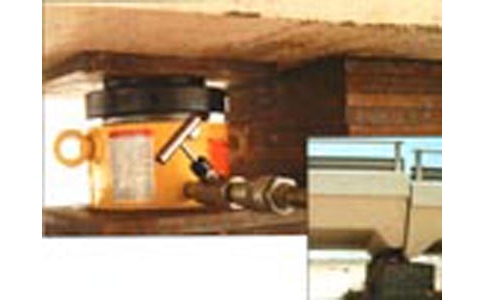 自鎖式液壓千斤頂